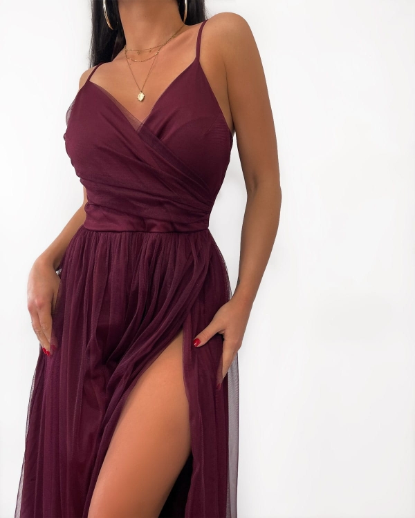 długa sukienka z rozcięciem