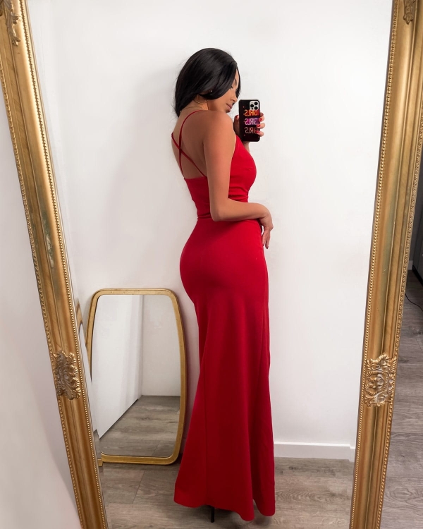 długa sukienka odkryte plecy