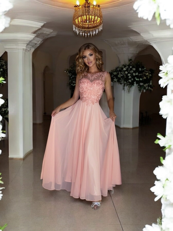 różowa sukienka na wesele