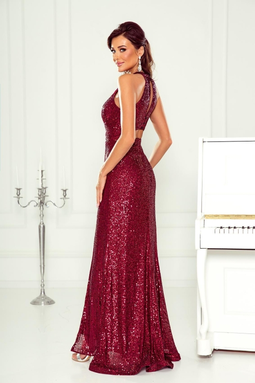 sukienka cekinowa z rozcięciem