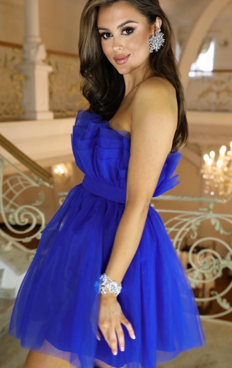 sukienka z odkrytymi ramionami