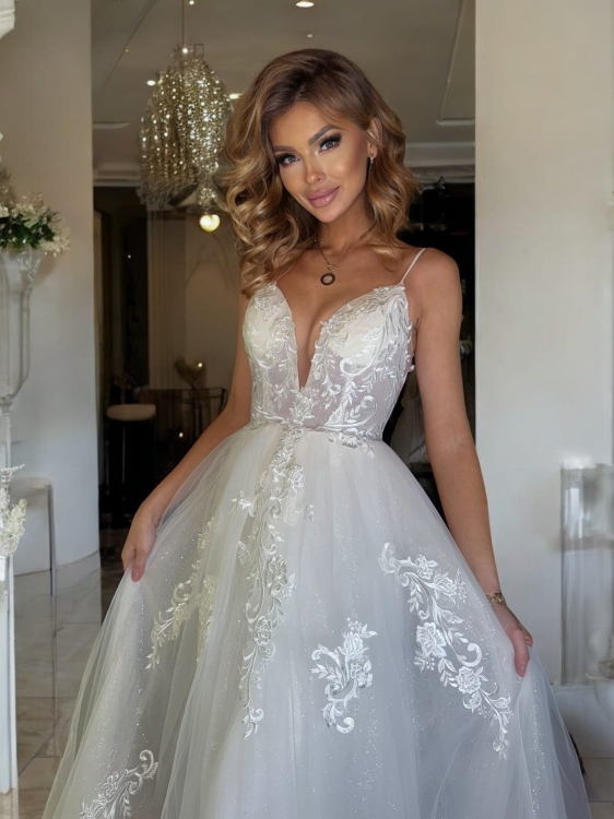 suknia ślubna na ramiączkach