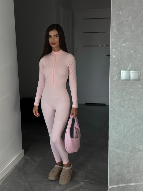 Różowy kombinezon w prążek