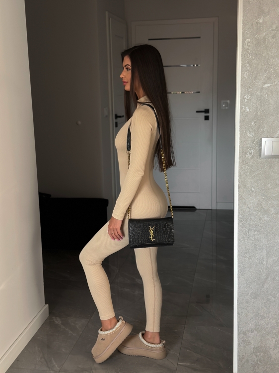 Cielisty kombinezon dopasowany