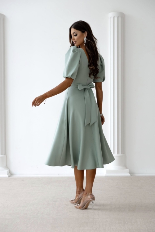 elegancka sukienka rozkloszowana