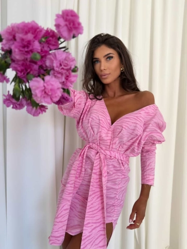 różowa sukienka jeans