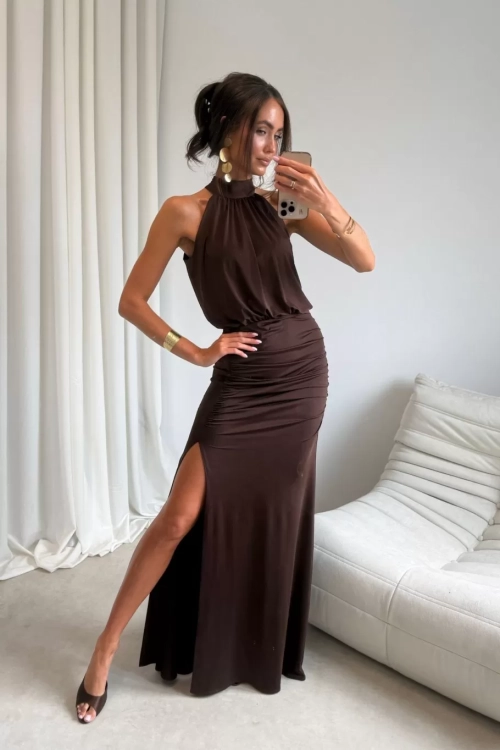 maelis-sukienka-maxi-w-kolorze-brazowym.webp